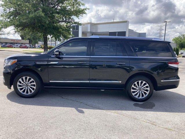 2022 Lincoln Navigator - $34,990