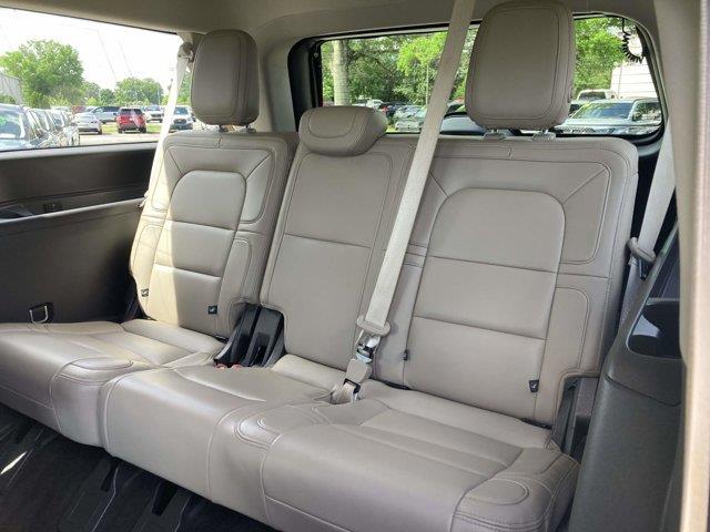 2022 Lincoln Navigator - $34,990