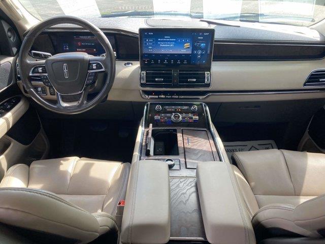 2022 Lincoln Navigator - $34,990