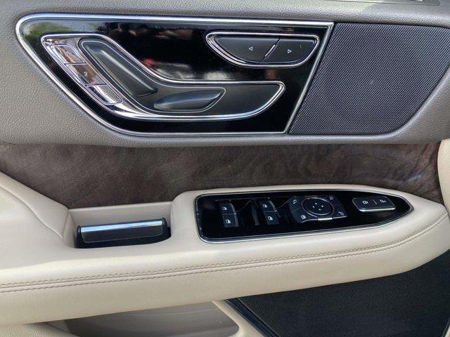 2022 Lincoln Navigator - $34,990
