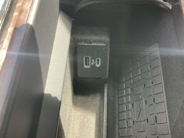 2022 Lincoln Navigator - $34,990