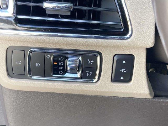 2022 Lincoln Navigator - $34,990