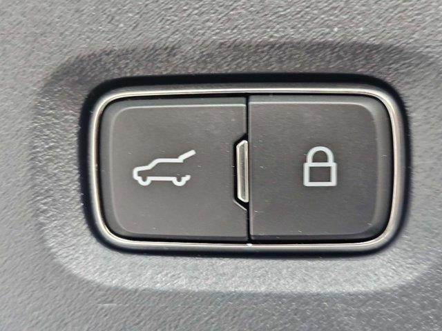 2026 Lincoln Navigator - $90,998