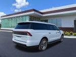 2026 Navigator L Thumbnail 4