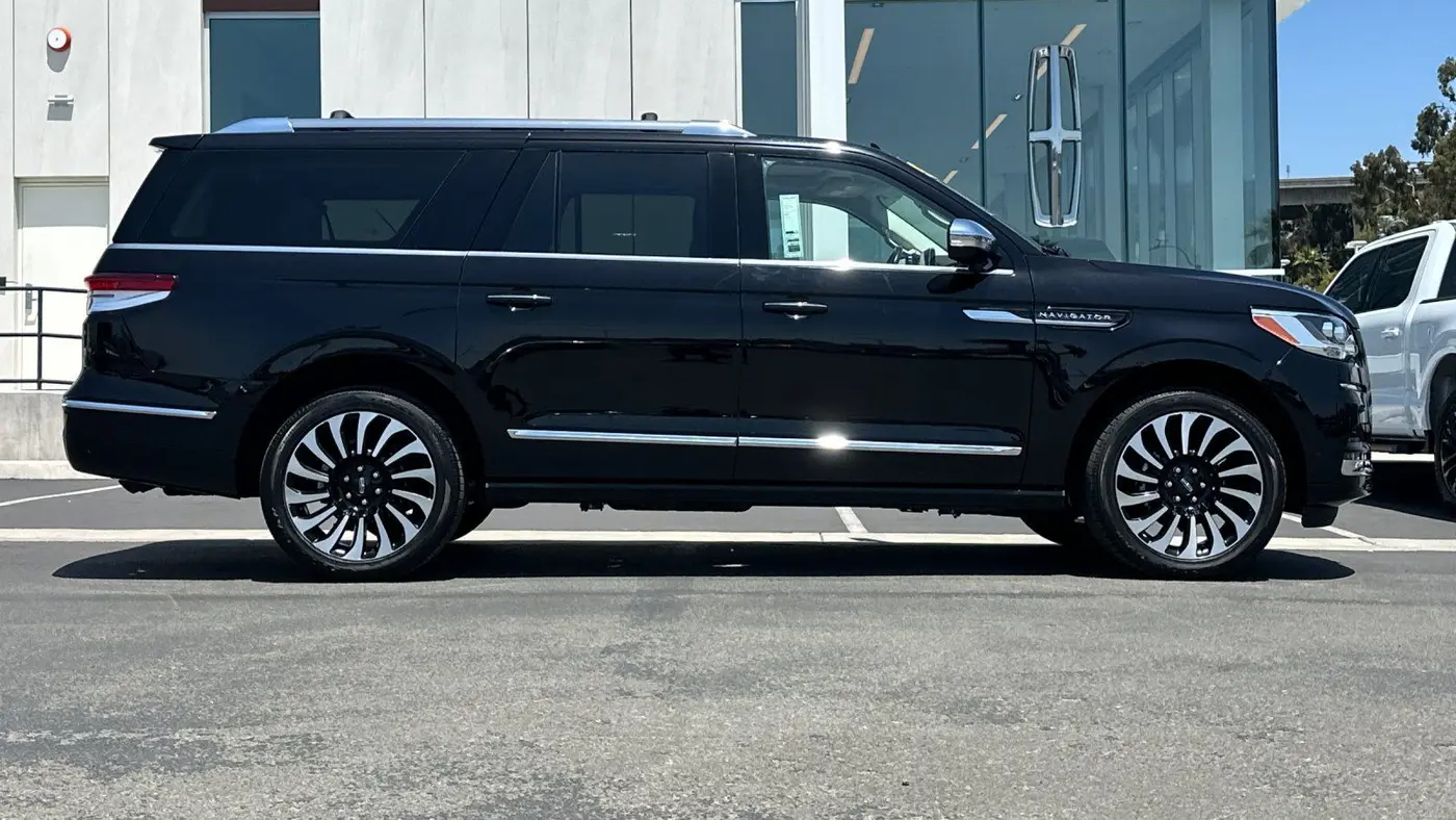 2023 Lincoln Navigator L Black Label