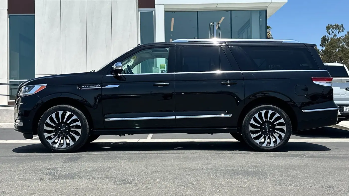 2023 Lincoln Navigator L Black Label