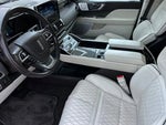 2023 Navigator L Thumbnail 9
