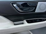 2023 Navigator L Thumbnail 10