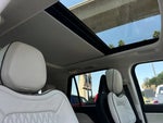 2023 Navigator L Thumbnail 17