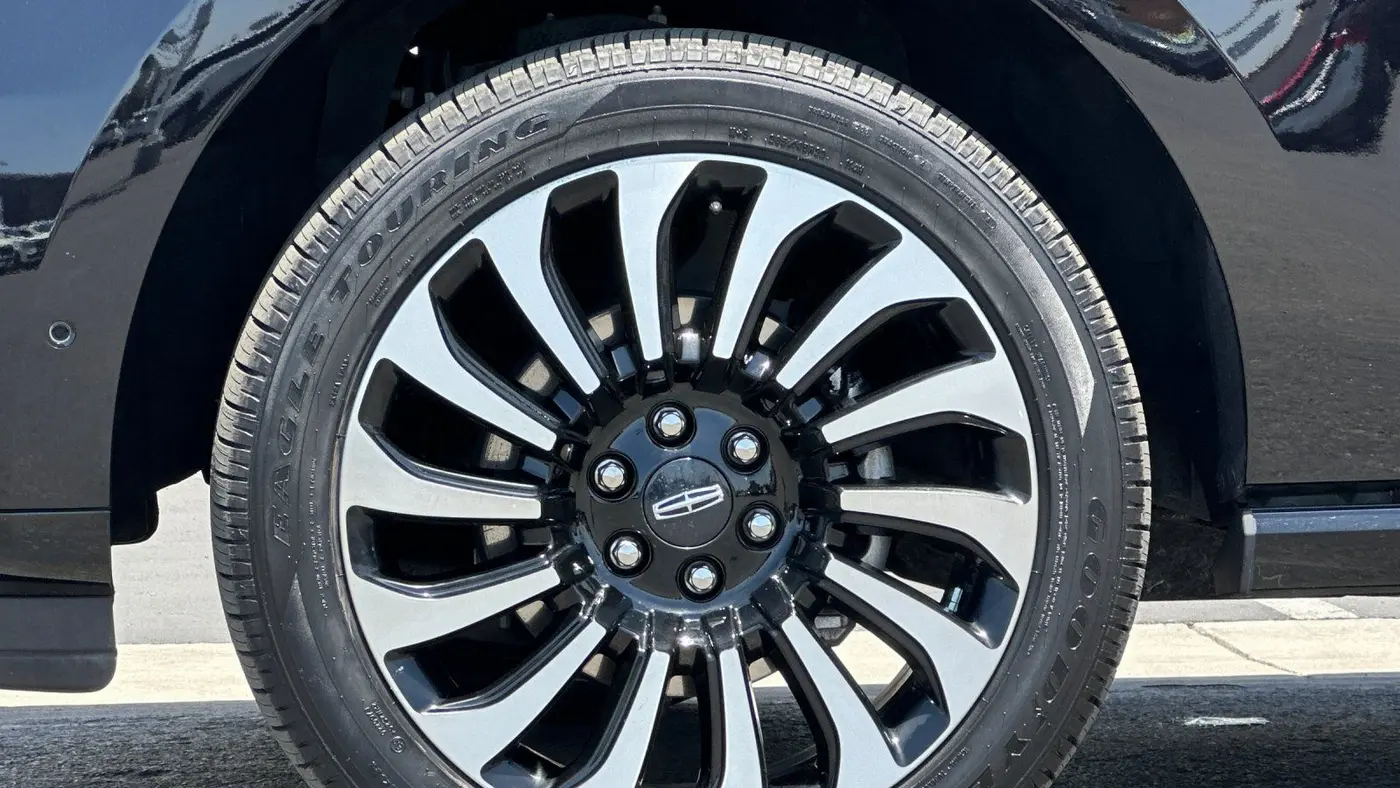 2023 Lincoln Navigator L Black Label