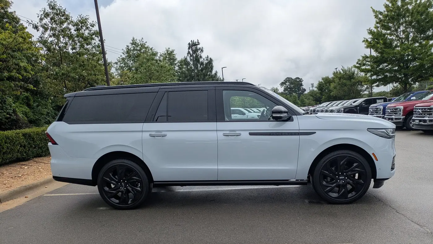 2025 Lincoln Navigator L Black Label