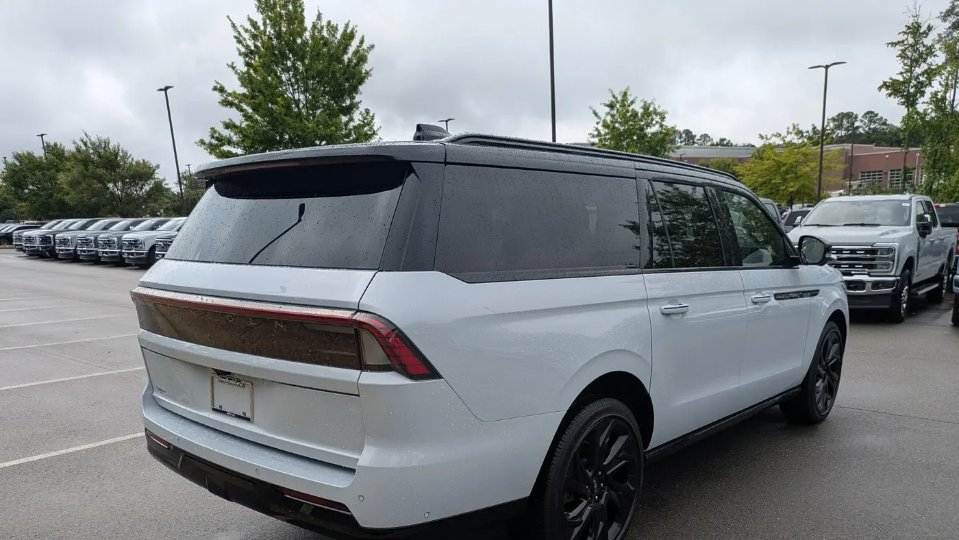 2025 Lincoln Navigator L Black Label