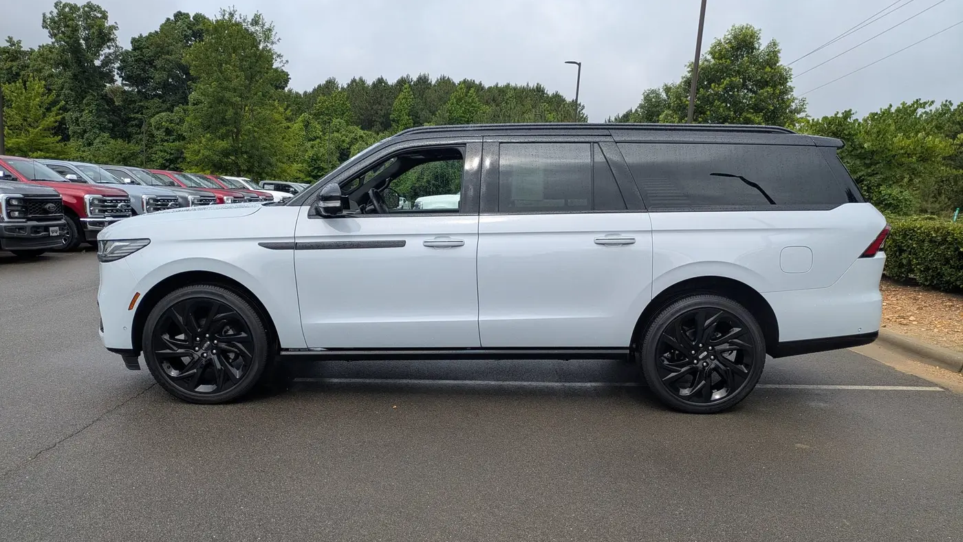 2025 Lincoln Navigator L Black Label
