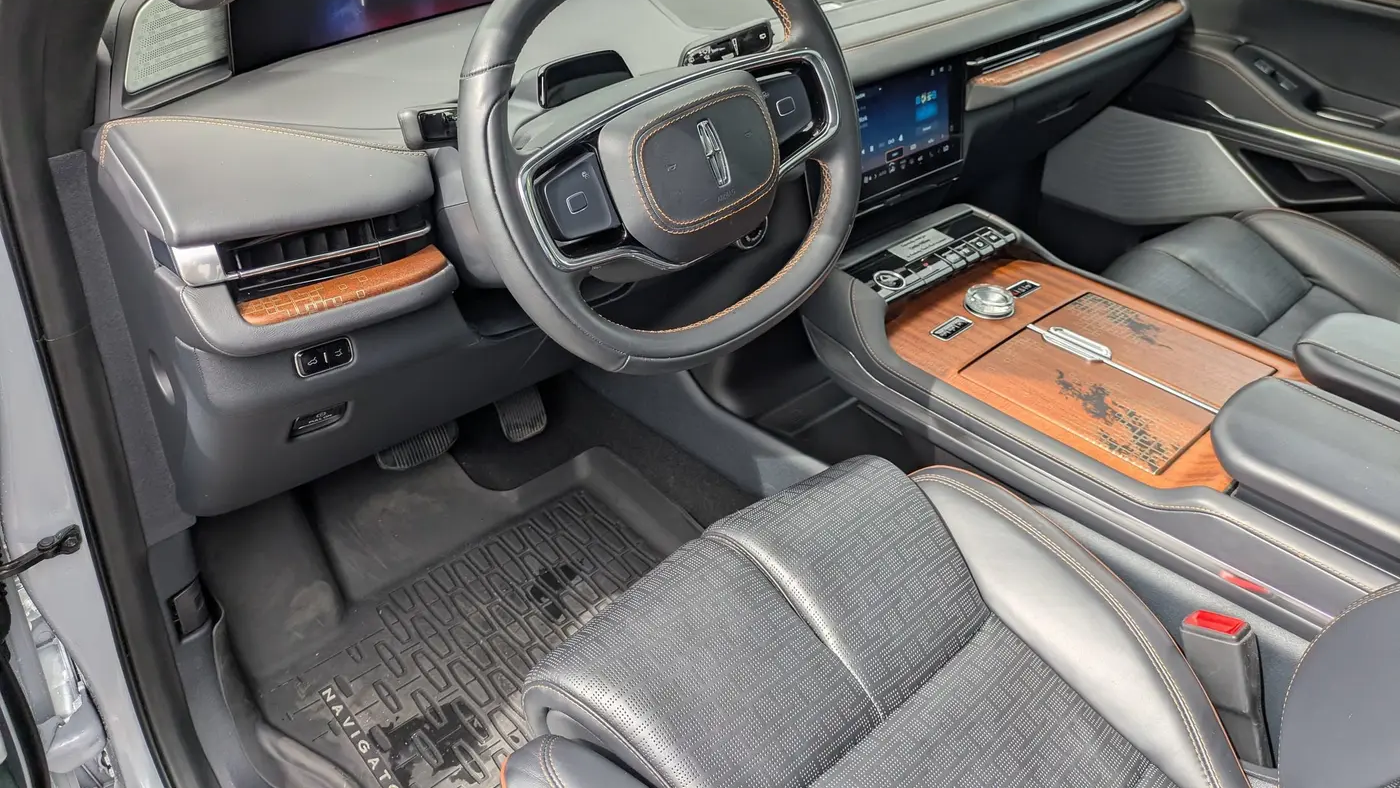2025 Lincoln Navigator L Black Label