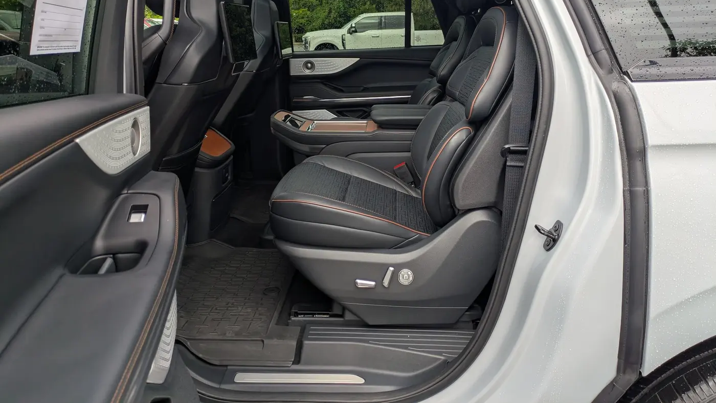 2025 Lincoln Navigator L Black Label