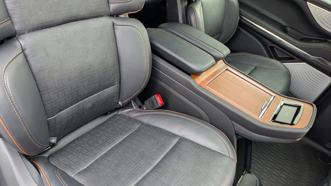 2025 Lincoln Navigator L Black Label