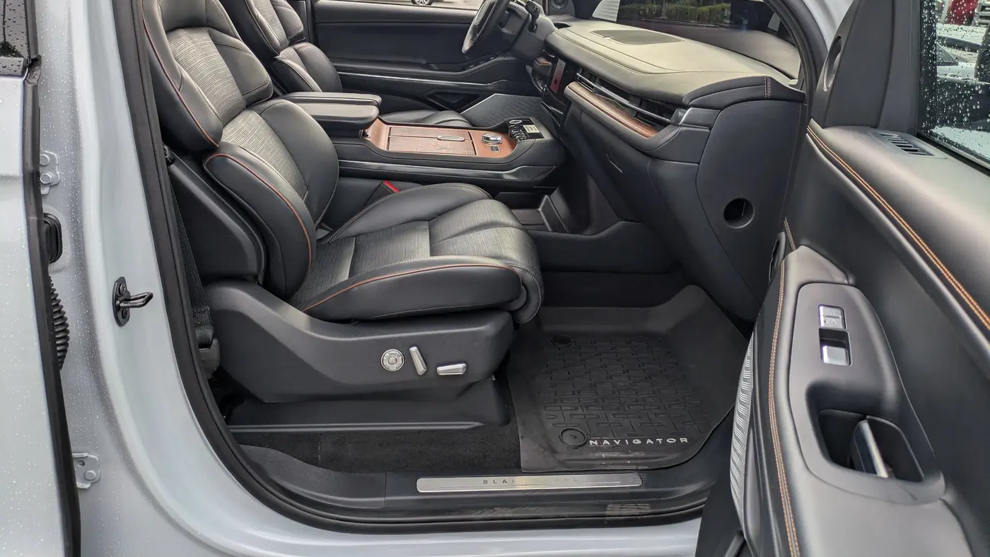 2025 Lincoln Navigator L Black Label