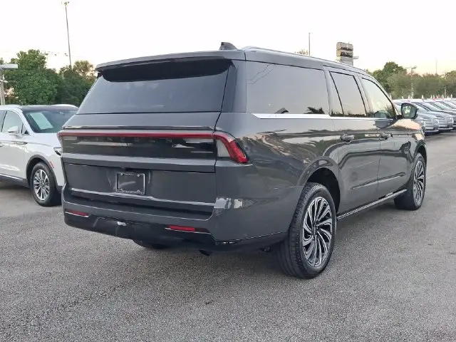 2025 Lincoln Navigator - $92,990