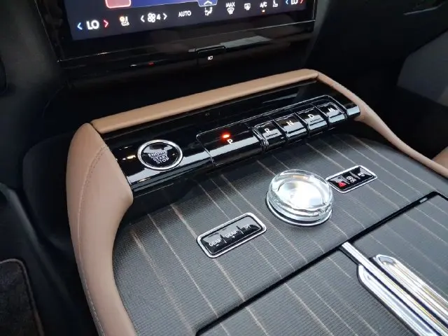 2025 Lincoln Navigator - $92,990
