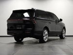 2025 Navigator L Thumbnail 3