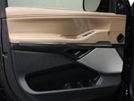 2025 Navigator L Thumbnail 10