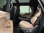 2025 Navigator L Thumbnail 13