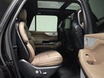 2025 Navigator L Thumbnail 16