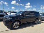 2025 Navigator L Thumbnail 1
