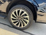 2025 Navigator L Thumbnail 6