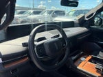 2025 Navigator L Thumbnail 9