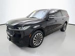 2025 Navigator L Thumbnail 2