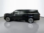 2025 Navigator L Thumbnail 3