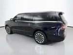 2025 Navigator L Thumbnail 4