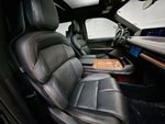 2025 Navigator L Thumbnail 31