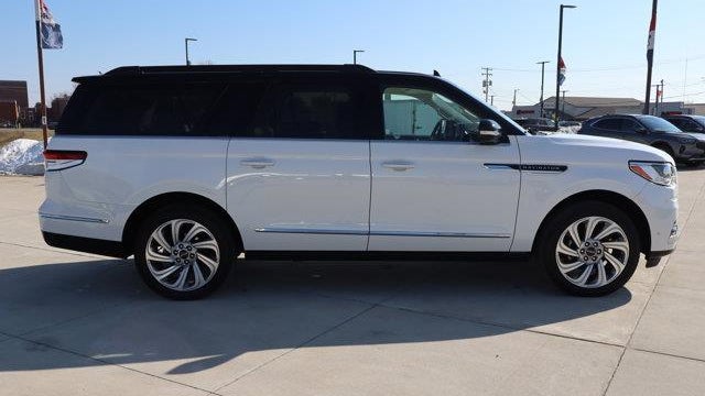 2024 Lincoln Navigator L Black Label