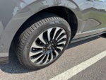 2024 Navigator L Thumbnail 4