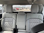 2025 Navigator L Thumbnail 18