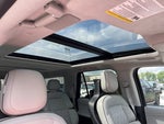 2025 Navigator L Thumbnail 21