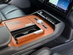 2025 Navigator L Thumbnail 14