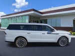2025 Navigator L Thumbnail 3