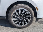 2025 Navigator L Thumbnail 12