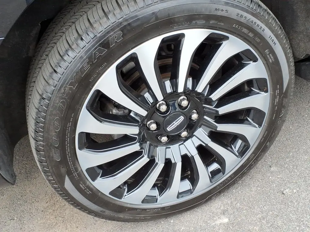 2023 Lincoln Navigator - $65,490