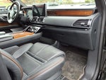 2023 Navigator L Thumbnail 7