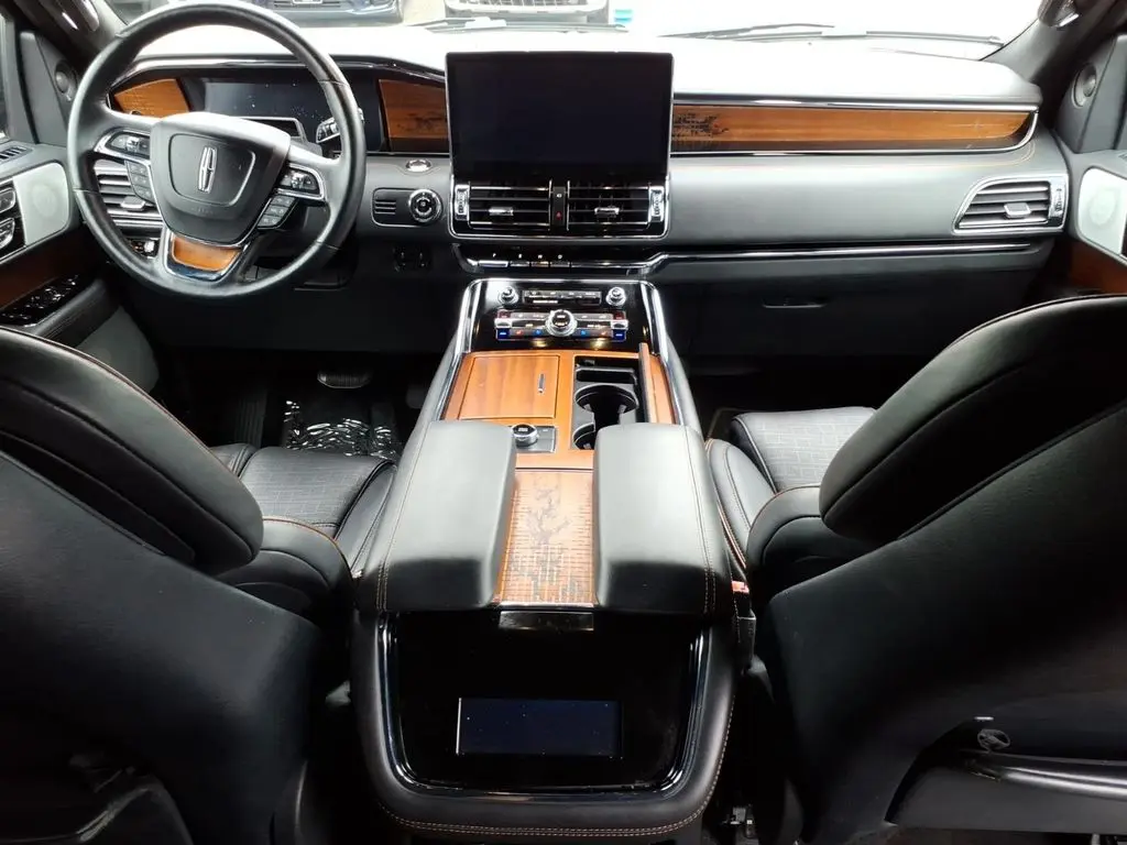 2023 Lincoln Navigator - $65,490