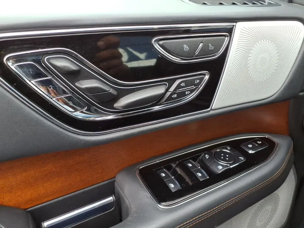 2023 Lincoln Navigator - $65,490