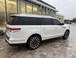 2024 Navigator L Thumbnail 2