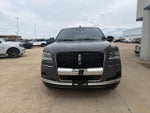 2024 Navigator L Thumbnail 3
