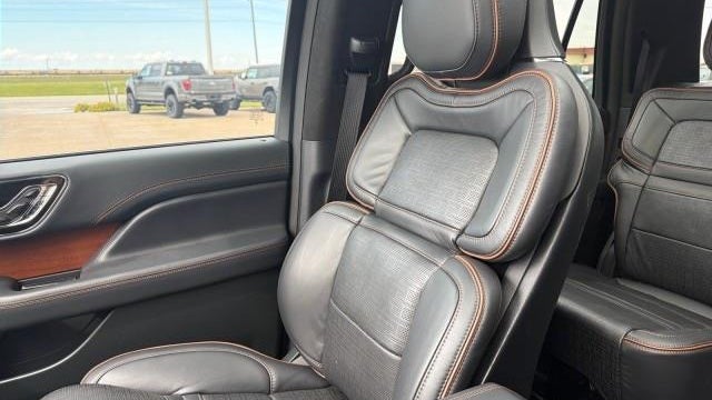 2024 Lincoln Navigator L Black Label