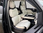 2023 Navigator L Thumbnail 7