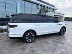 2023 Navigator L Thumbnail 2